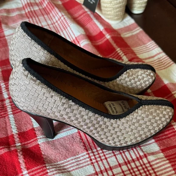 NWOT bernie mev. W Beige/blush & Black Woven Heels SZ 37 EU SZ 6 US - Picture 1 of 7